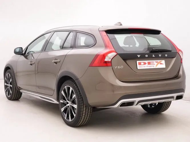 Volvo V60CC 2.0 D3 150 Cross Country Momentum + Leder/Cuir + Sunroof + GPS Image 4