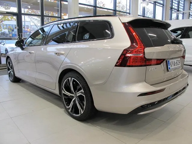 Volvo V60 T8 AWD Long Range High Performance Plus Dark Aut. Image 1