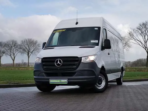 Mercedes-Benz Sprinter 319 CDI Image 1