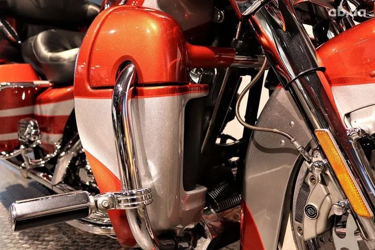 Harley-Davidson FLHTCU Image 2